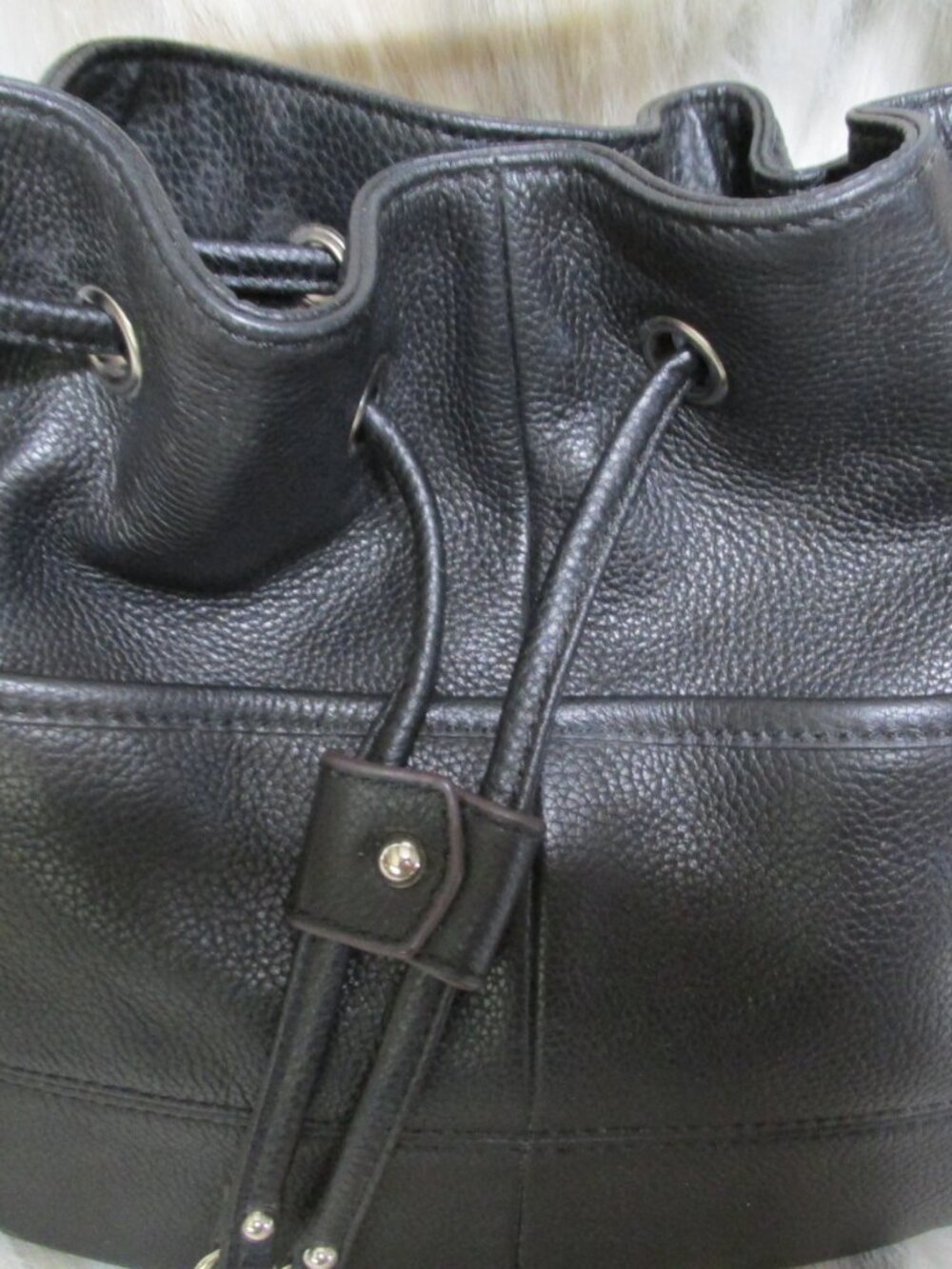 P2905-Tignanello Black Pebble Leather Bucket-Lots of Pockets-shoulder - Picture 5 of 8
